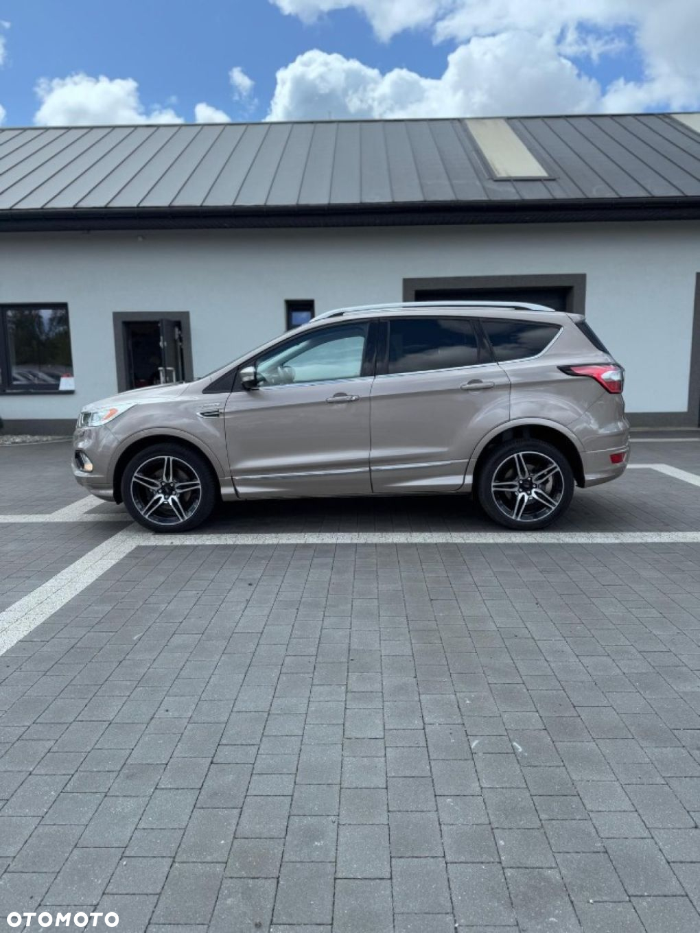 Ford Kuga - 10