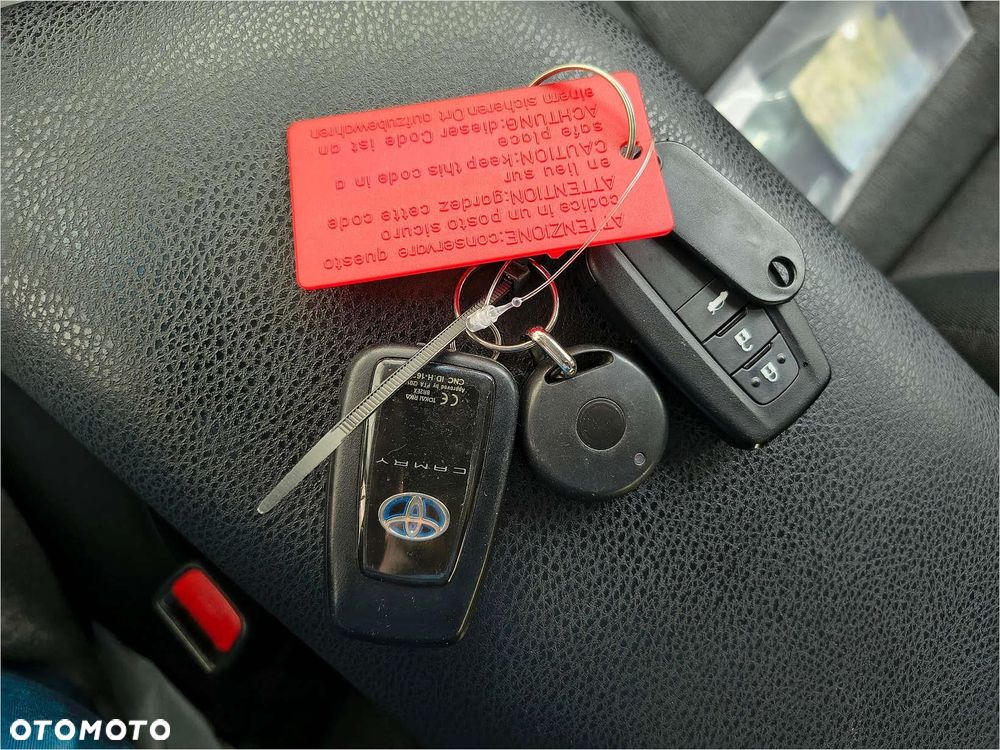 Toyota Camry 2.5 Hybrid Comfort CVT - 18