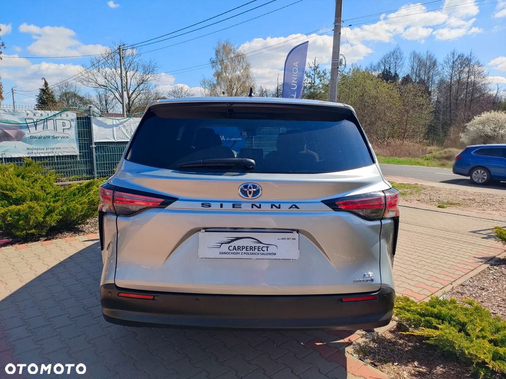 Toyota Sienna - 6