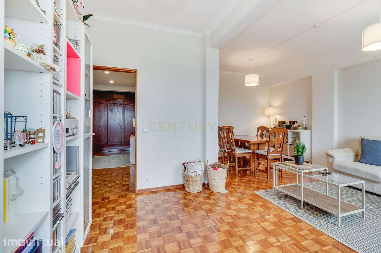 Apartamento T3 convertido em T2 com vista Rio em Almada - Grande imagem: 4/26