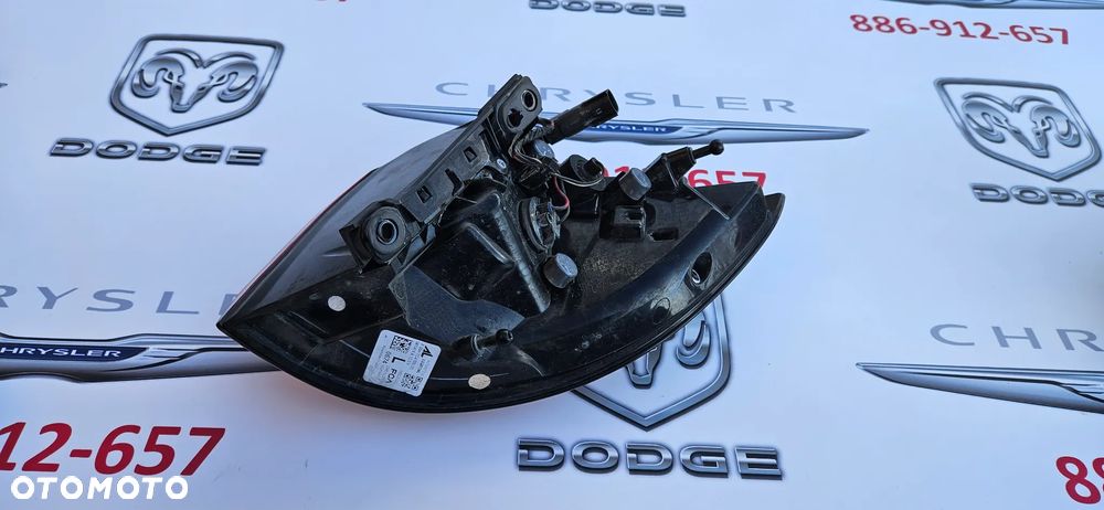 Chrysler Pacifica 2016- Lampa tył prawy Lampa tylna prawa P68229026AF Lampa tył lewy Lampa tylna lewa P68229027AF  LED IDEALNE - 8