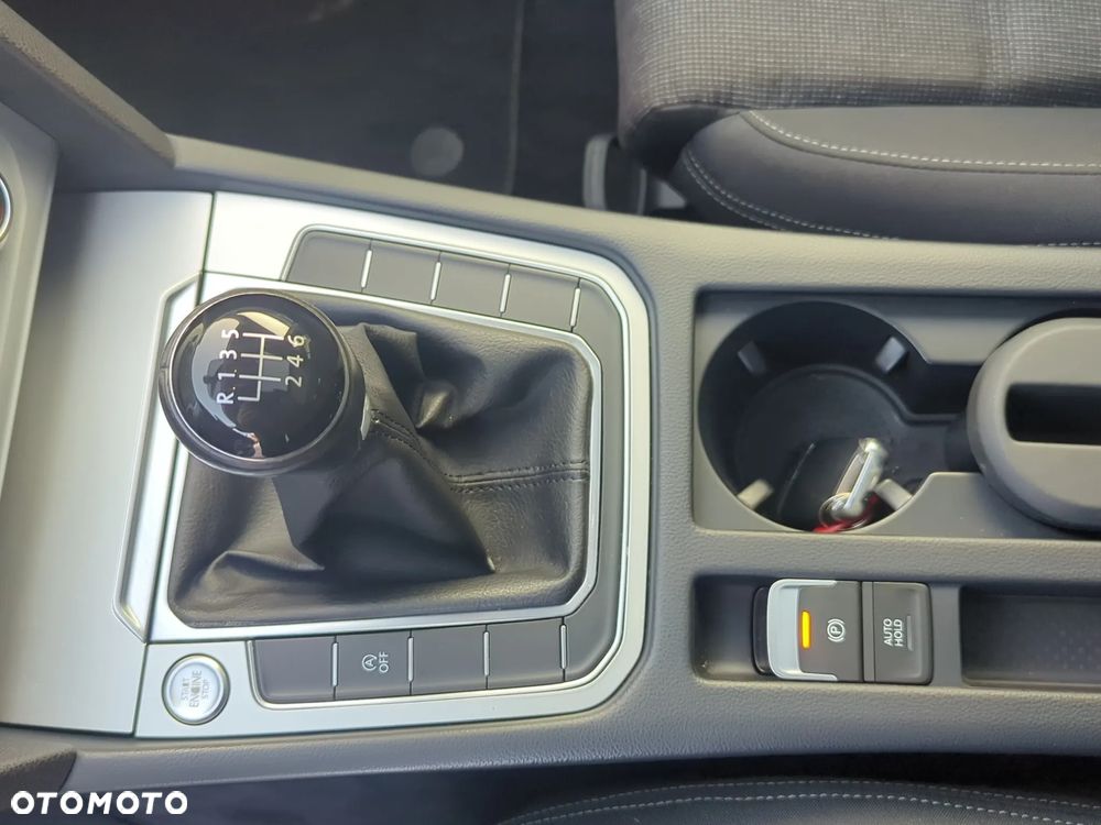 Volkswagen Passat - 33