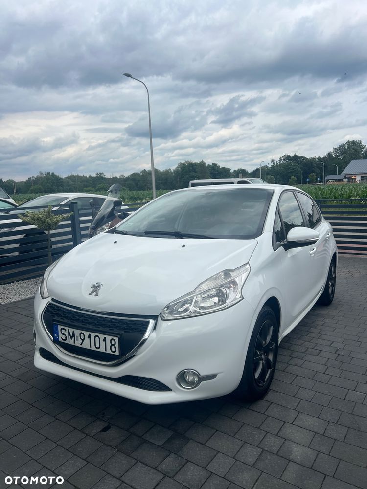 Peugeot 208 - 1