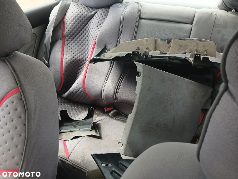 VOLKSWAGEN BORA LB7Z  fotel fotele kanapa deska kokpit podsufitka boczek boczki klamka - 8