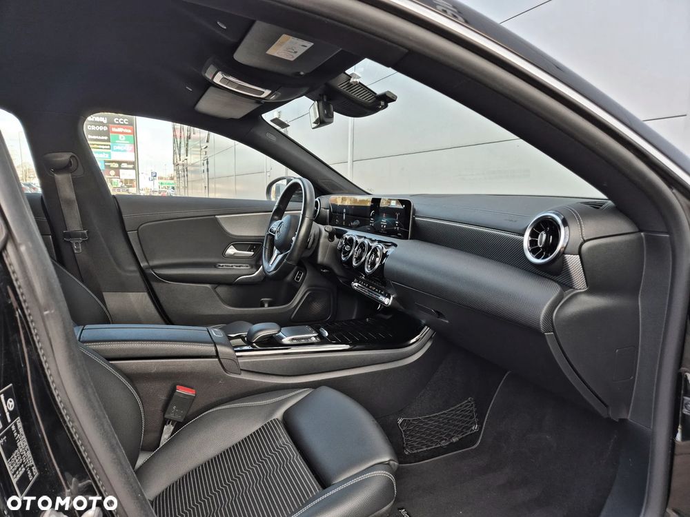 Mercedes-Benz CLA 200 7G-DCT Progressive - 23