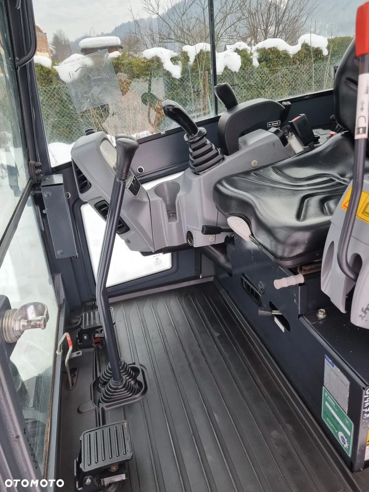 Kubota KX016-4 Koparka Gąsienicowa 2 tony. DEKRA aktualna do 2026r. Rozsuwane Hydr. podwozie! Sprowadzona z Norwegii! Zero luzów i wycieków. Maszyna jak Nowa z Salonu! 2017rok. Pełna Dokumentacja. Gąsienice bez zużycia! Łyżka Skarpowa Nowa! Szybkozłącze! Okazja Tanio! Dodatkowa Linia Hydr. na młot i wiertnice - 33