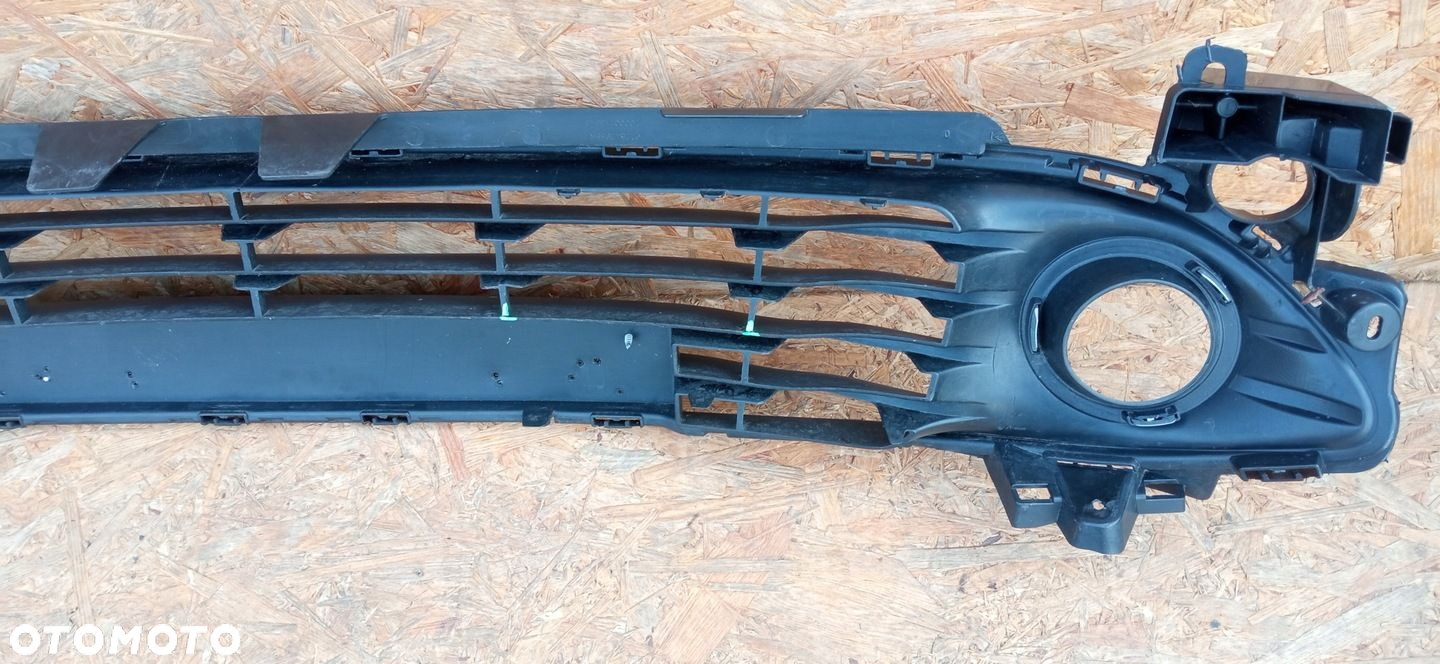 RENAULT CLIO IV 4 12- ATRAPA KRATKA ŚRODKOWA GRILL 622542958R - 6