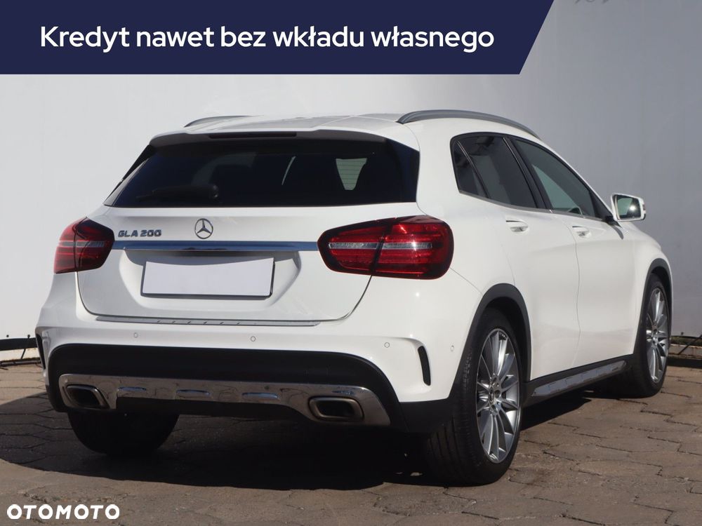 Mercedes-Benz GLA - 7