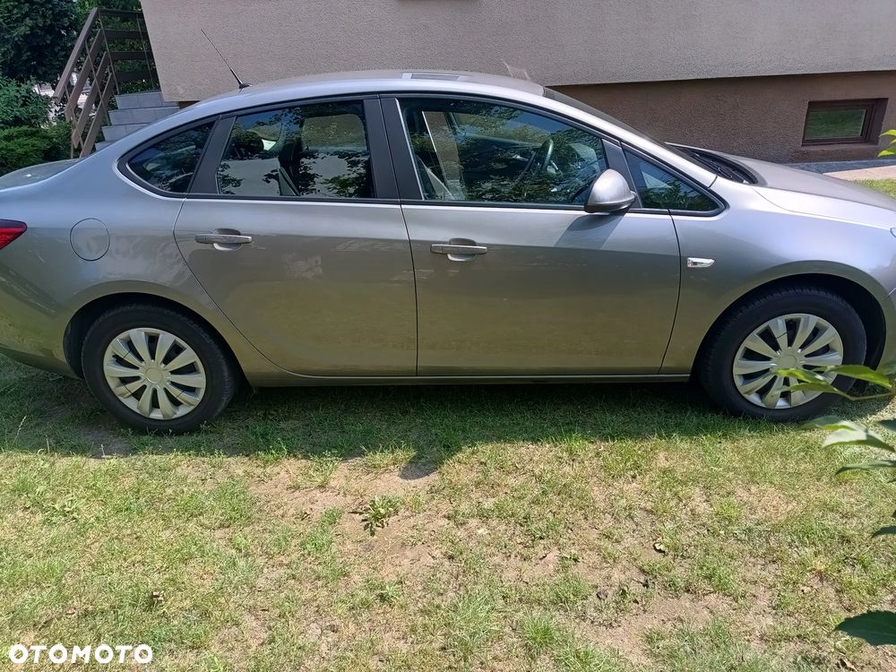 Opel Astra 1.6 Essentia - 5