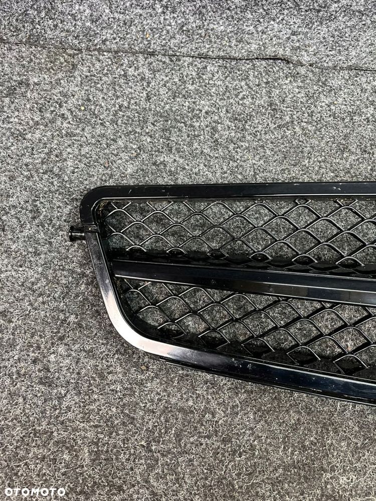 mercedes w204 atrapa chłodnicy grill zamiennik uszkodzony - 6