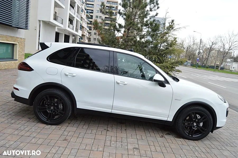 Porsche Cayenne Diesel Platinum Edition - 32