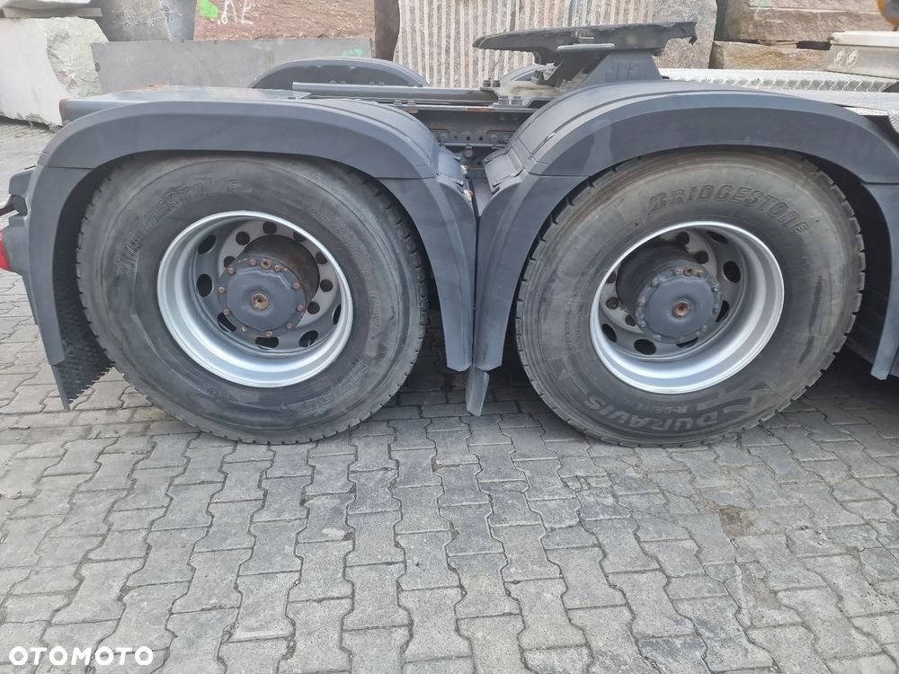 Mercedes-Benz Actros - 14