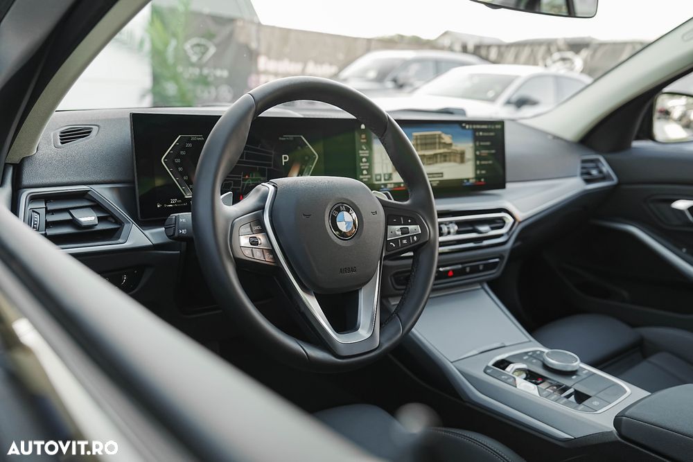 BMW Seria 3 320i Aut. Sport Line - 25