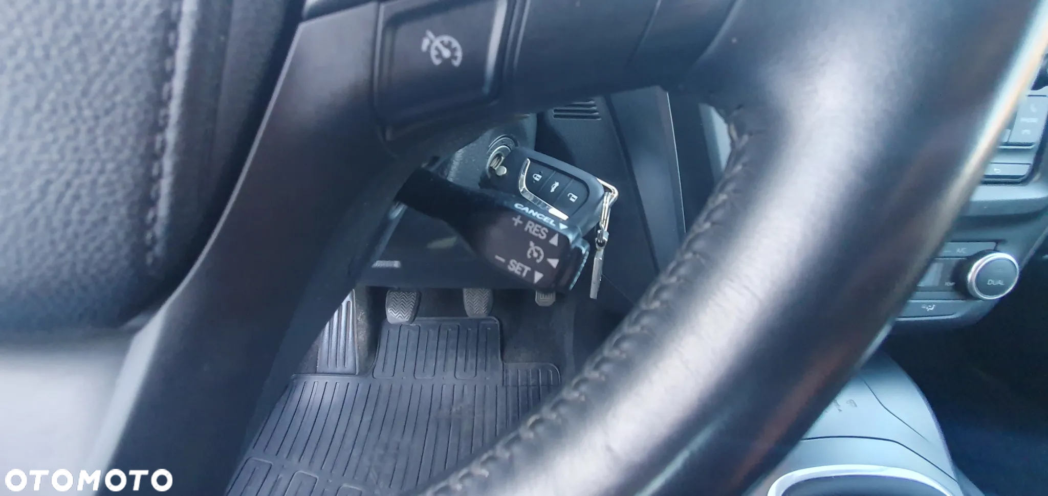 Toyota Avensis 2.0 D-4D Premium - 22