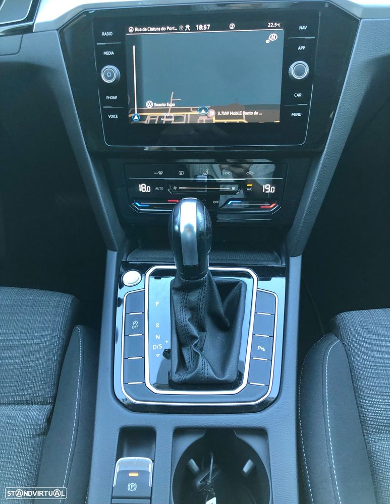 VW Passat Variant 2.0 TDI Business DSG - 31
