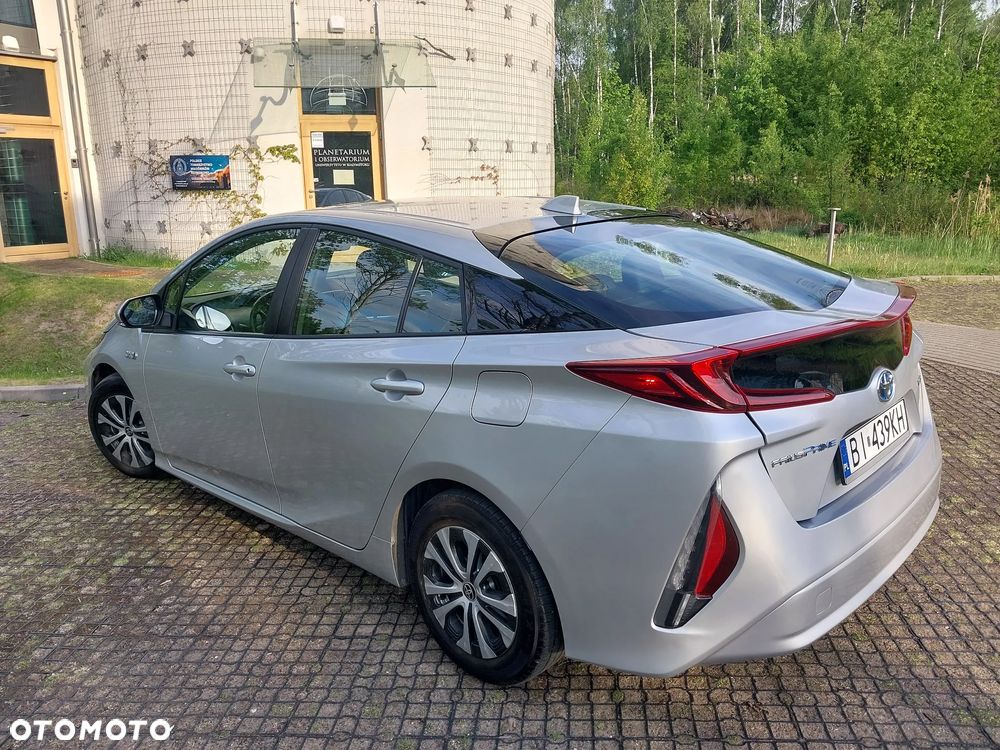 Toyota Prius Hybrid - 4