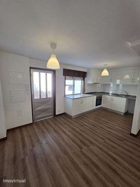 Alugo  T2+1 com 300m2 de jardim - Grande imagem: 5/8