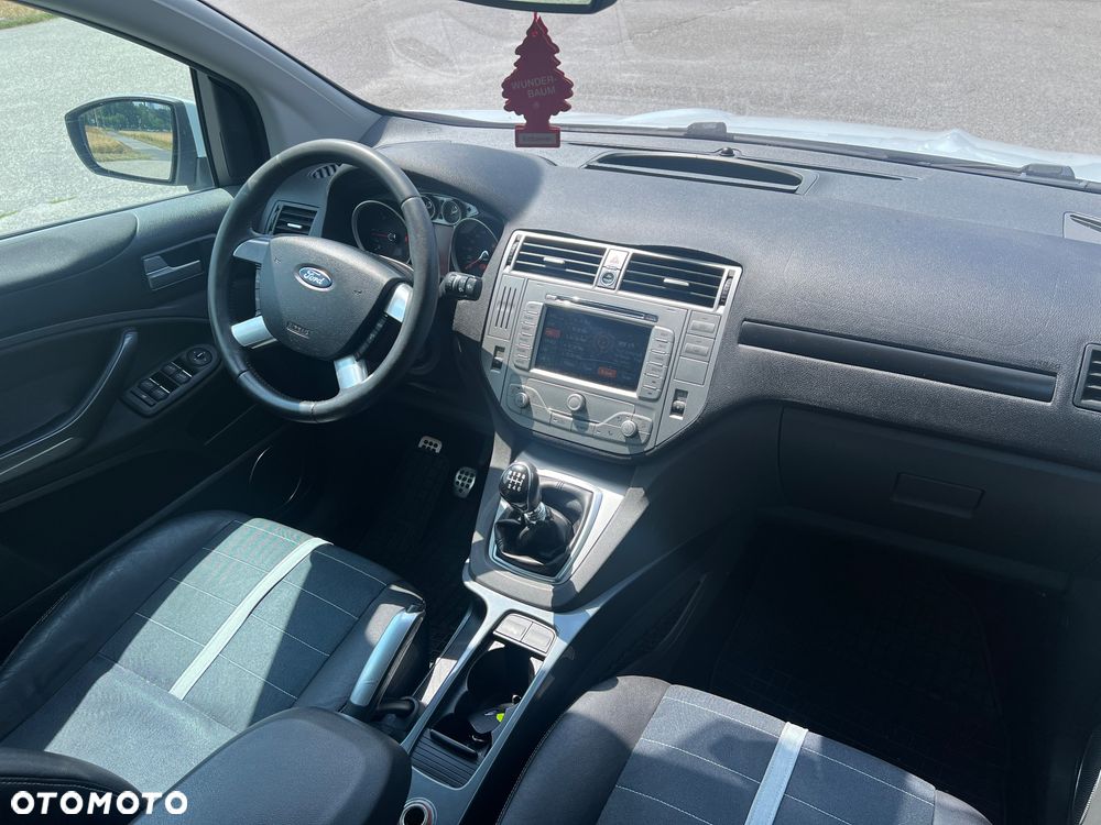 Ford Kuga 2.0 TDCi 2x4 Titanium - 30