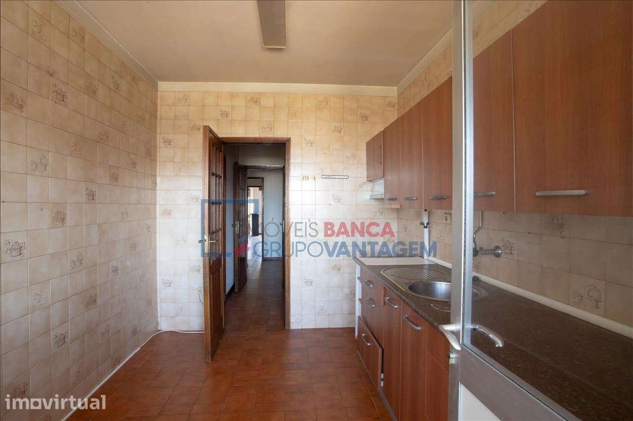 Apartamento T2 com arrecadação localizado em Santa Marinha - Grande imagem: 2/22