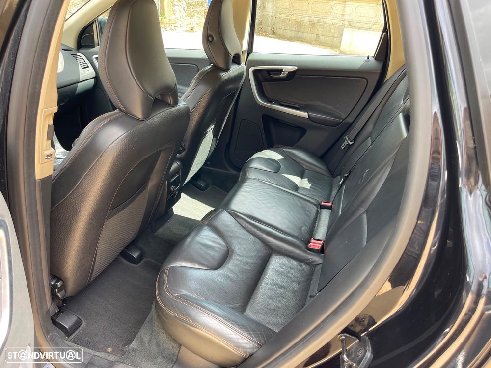 Volvo XC 60 2.4 D Geartronic - 17