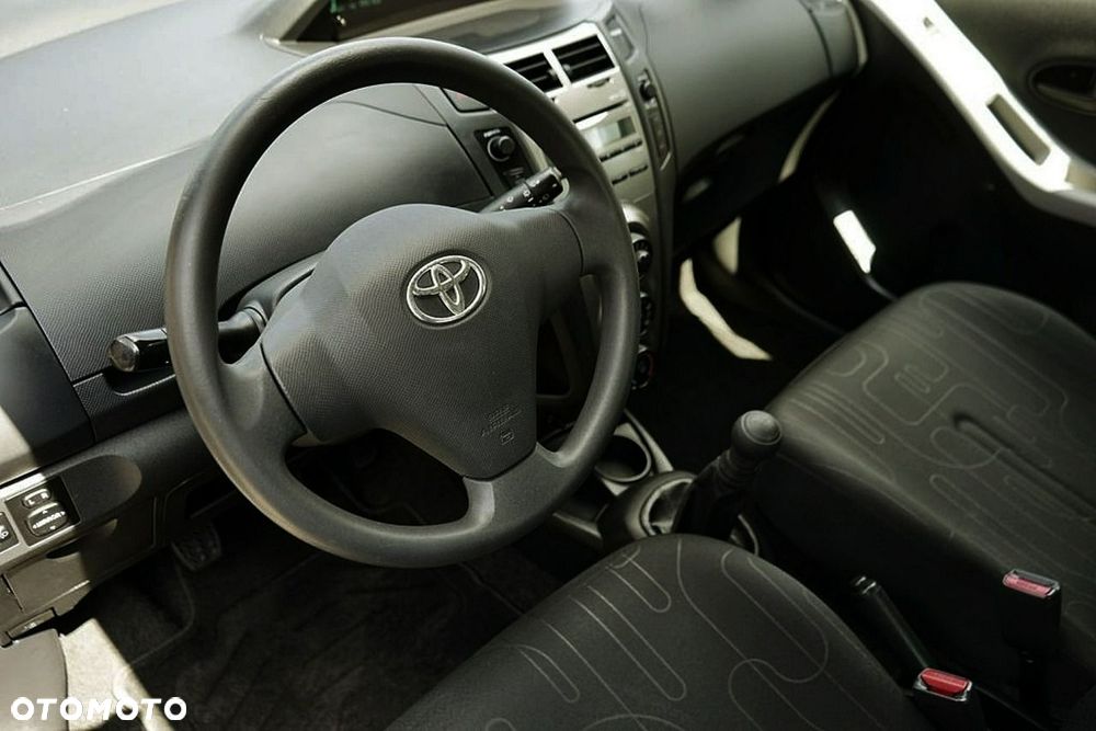Toyota Yaris - 22