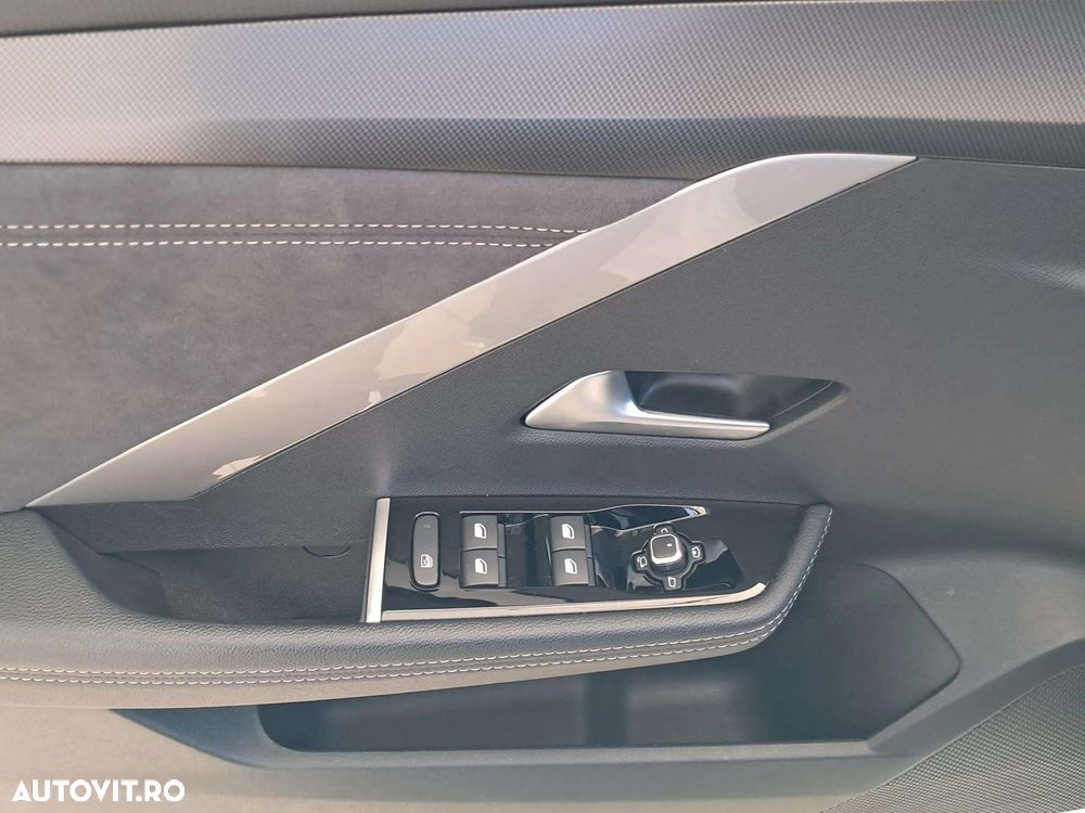 Opel Astra 1.6L Turbo PHEV AT8 GS Line - 11