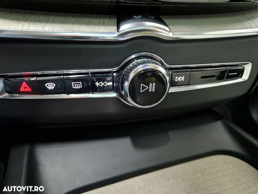 Volvo XC 60 B4 MHEV AWD Inscription - 23