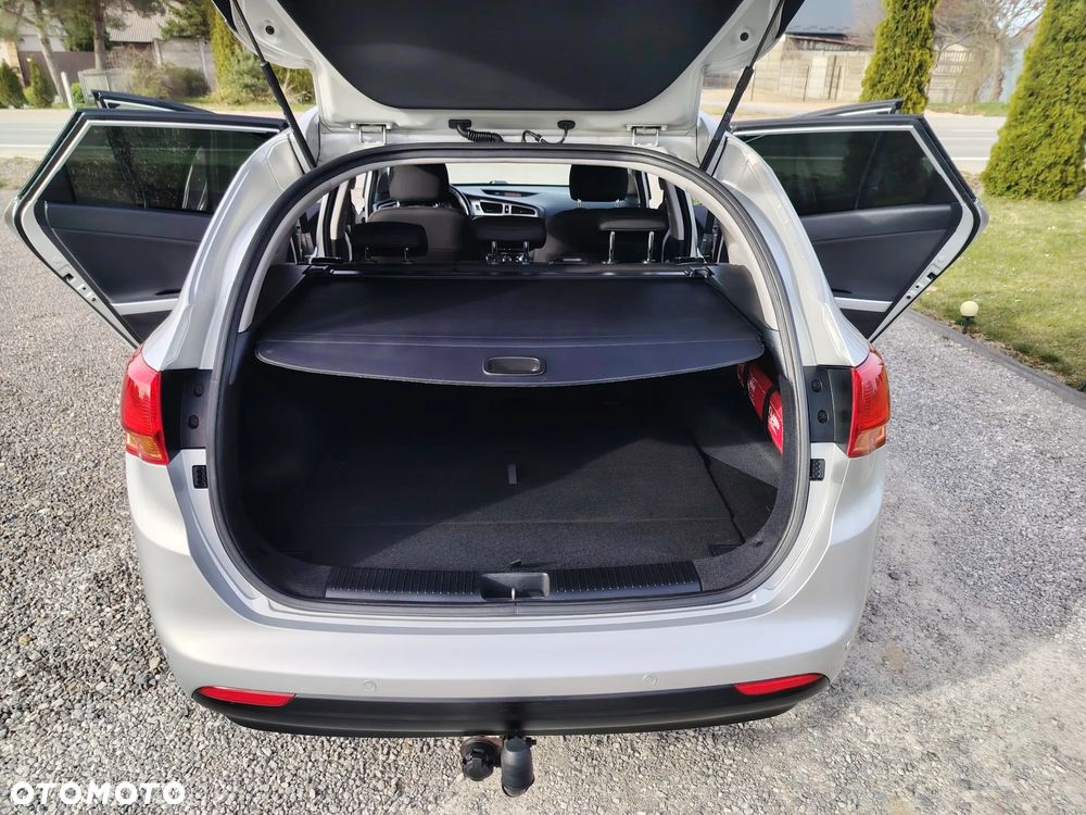 Kia Ceed 1.6 GDI Dream Team Edition - 19