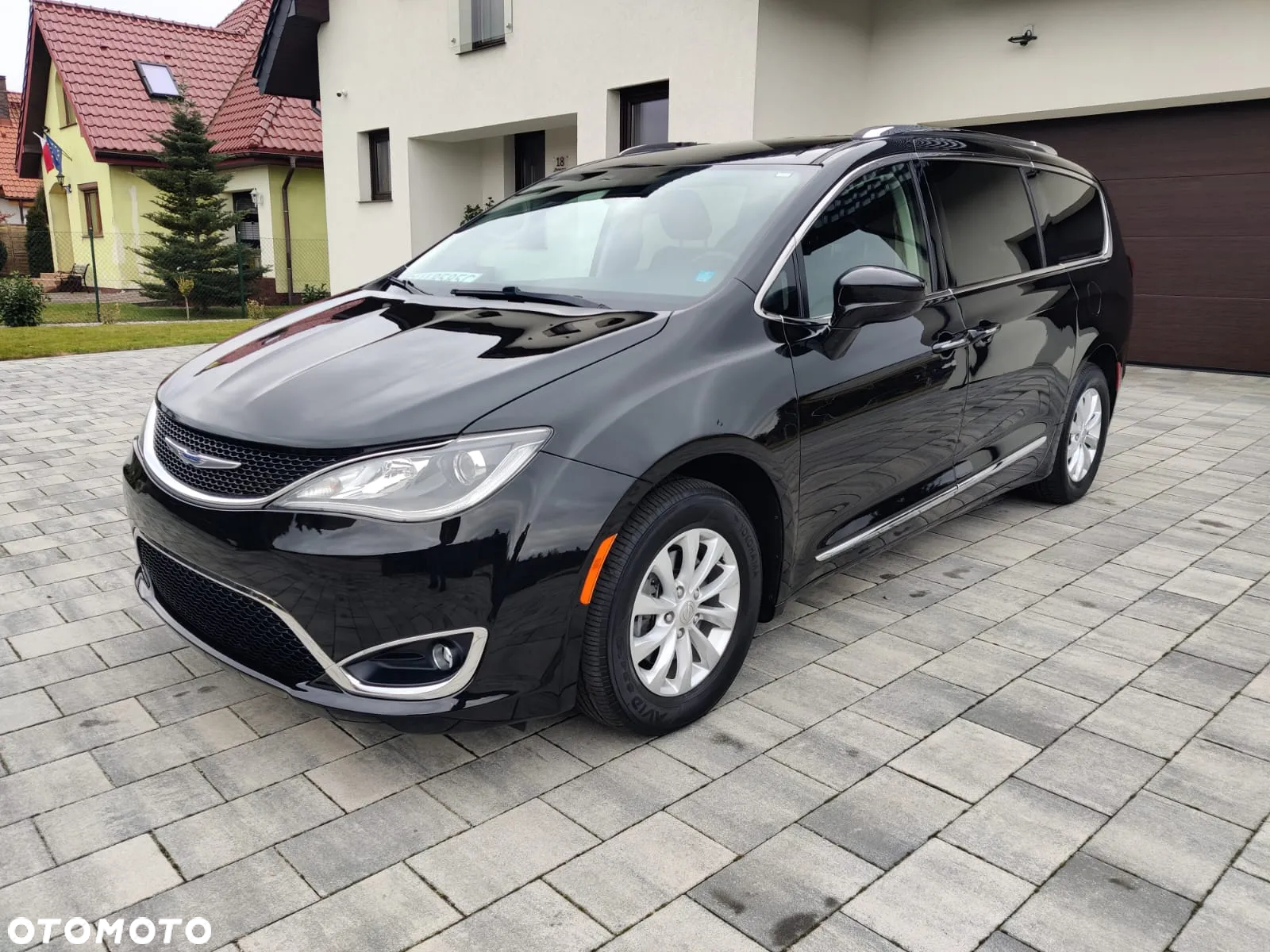 Chrysler Pacifica - 2