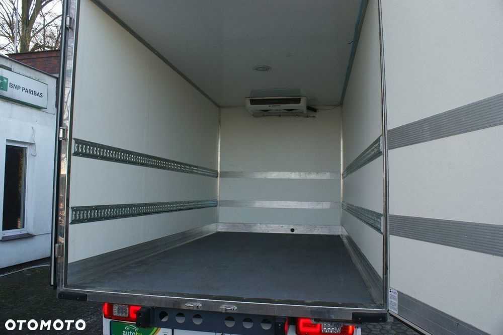 Mercedes-Benz Sprinter - 11