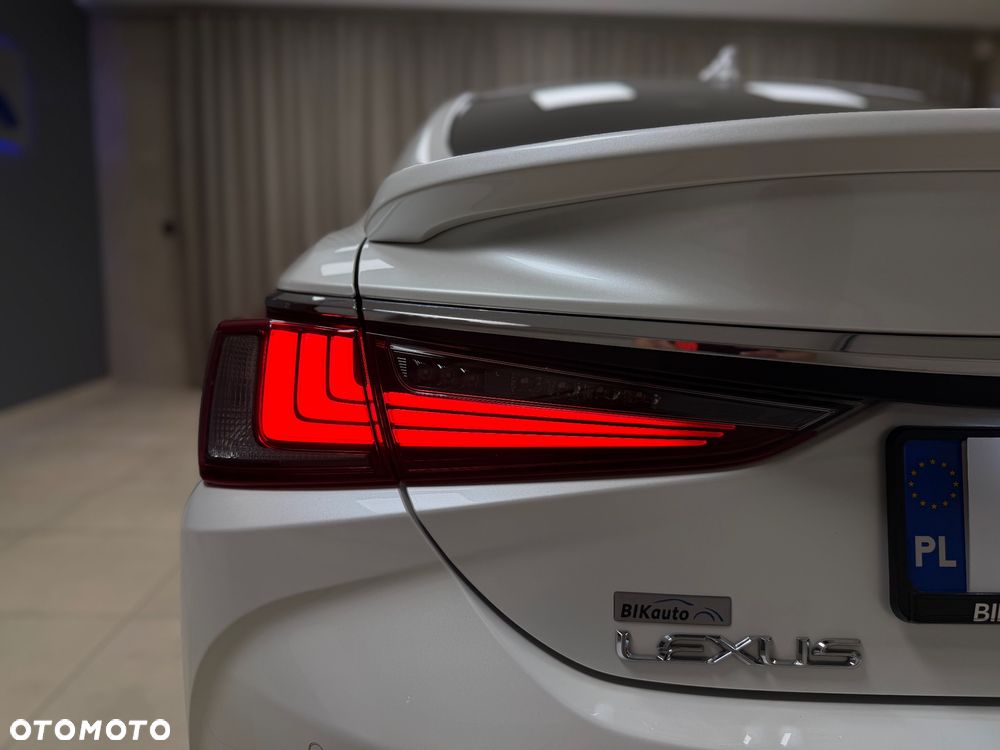 Lexus ES 300h Business Edition - 31