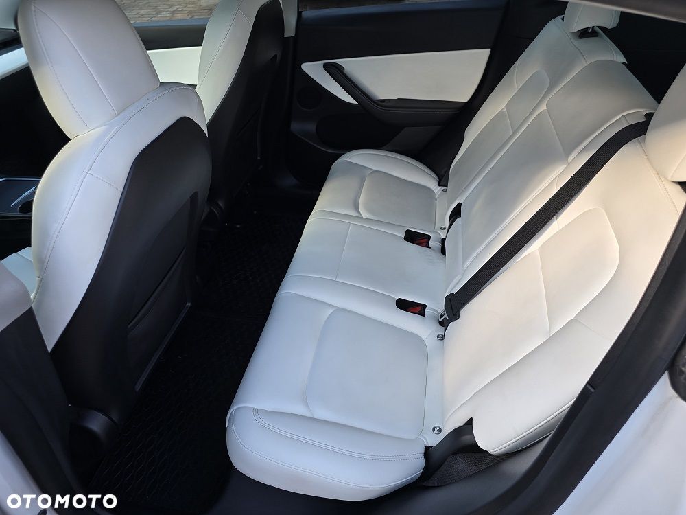 Tesla Model Y Long Range AWD - 8
