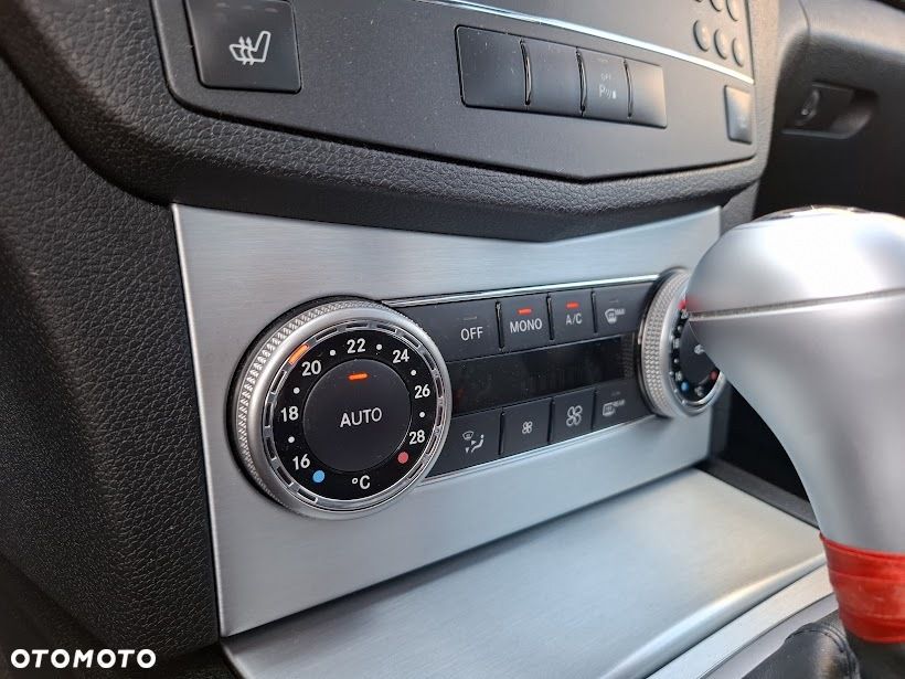 Mercedes-Benz Klasa C 180 CGI Automatik BlueEFFICIENCY Elegance - 18