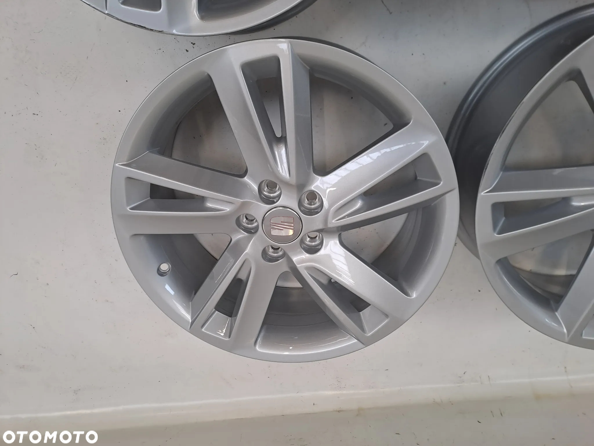 FELGI ALUMINIOWE 5x100 6.5Jx17 CALI ET48 6F9601025 SEAT ARONA IBIZA AUDI SEAT SKODA VW DEMO Komplet - 4