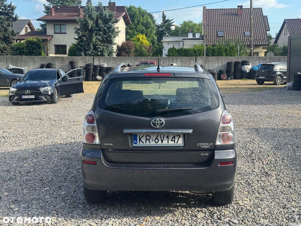 Toyota Corolla Verso 2.2 D-4D - 5