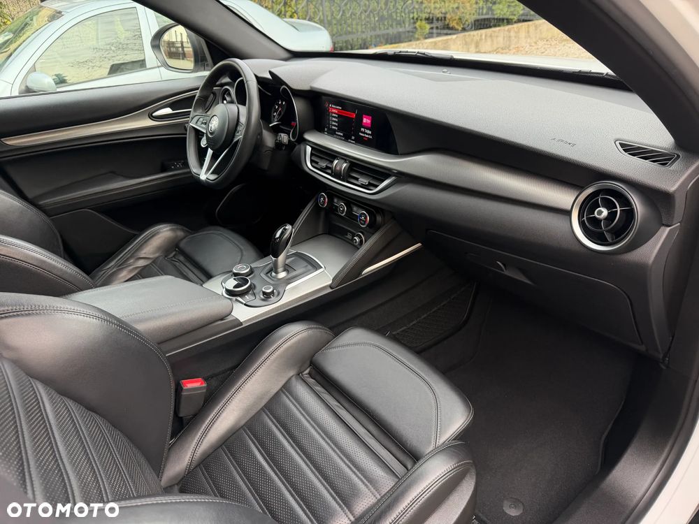 Alfa Romeo Stelvio 2.0 Turbo B-Tech Edition Q4 - 13