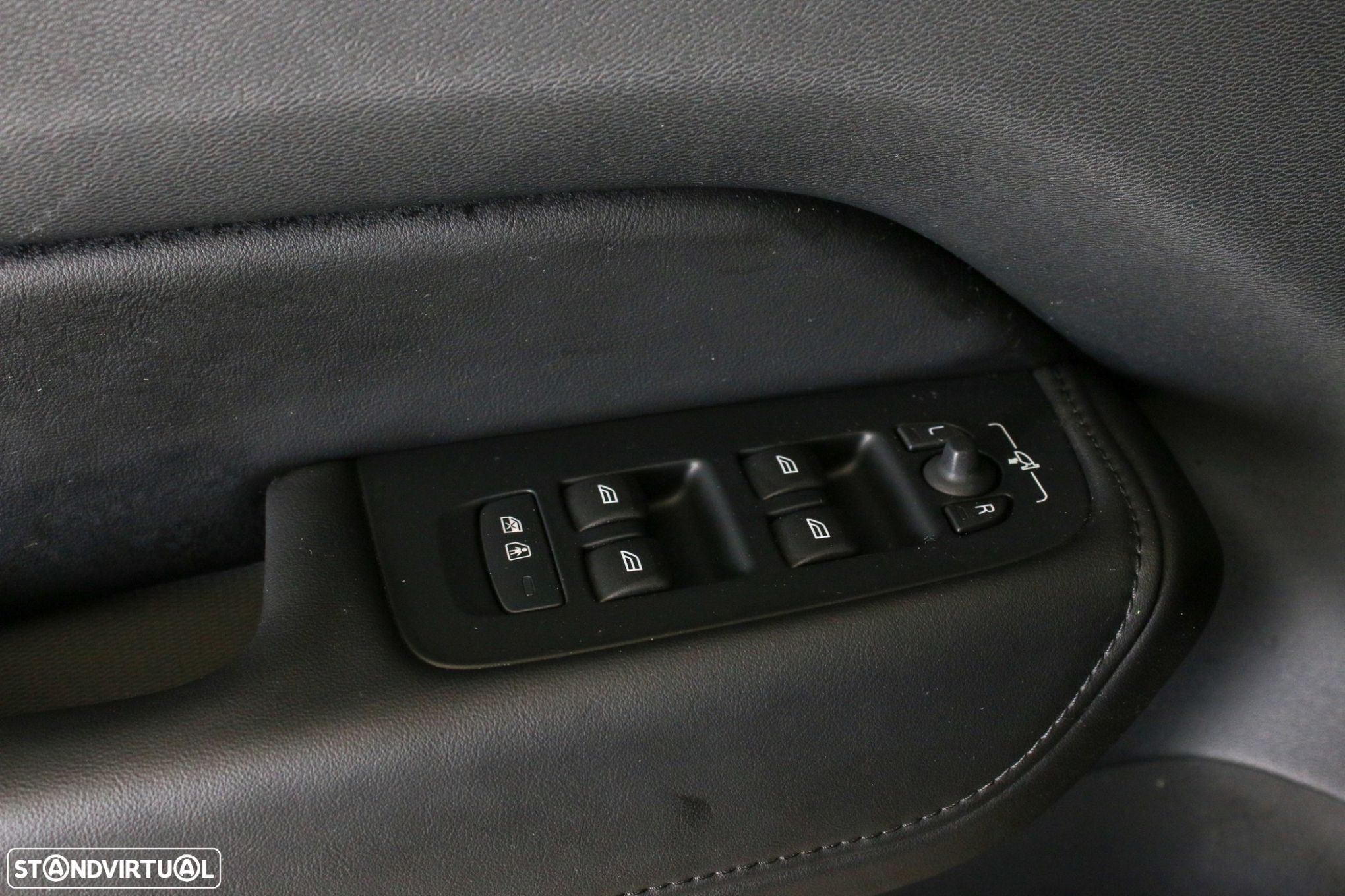 Volvo XC 60 2.0 T6 PHEV Black Edition AWD - 22