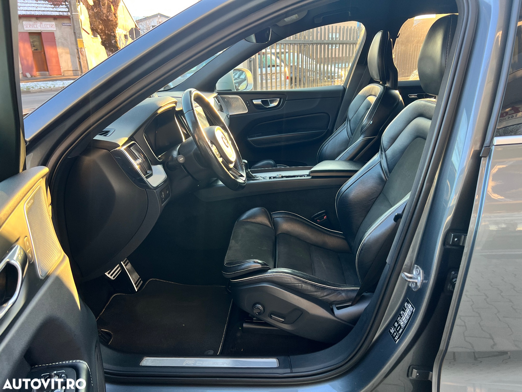 Volvo XC 60 D4 AWD Geartronic RDesign - 12