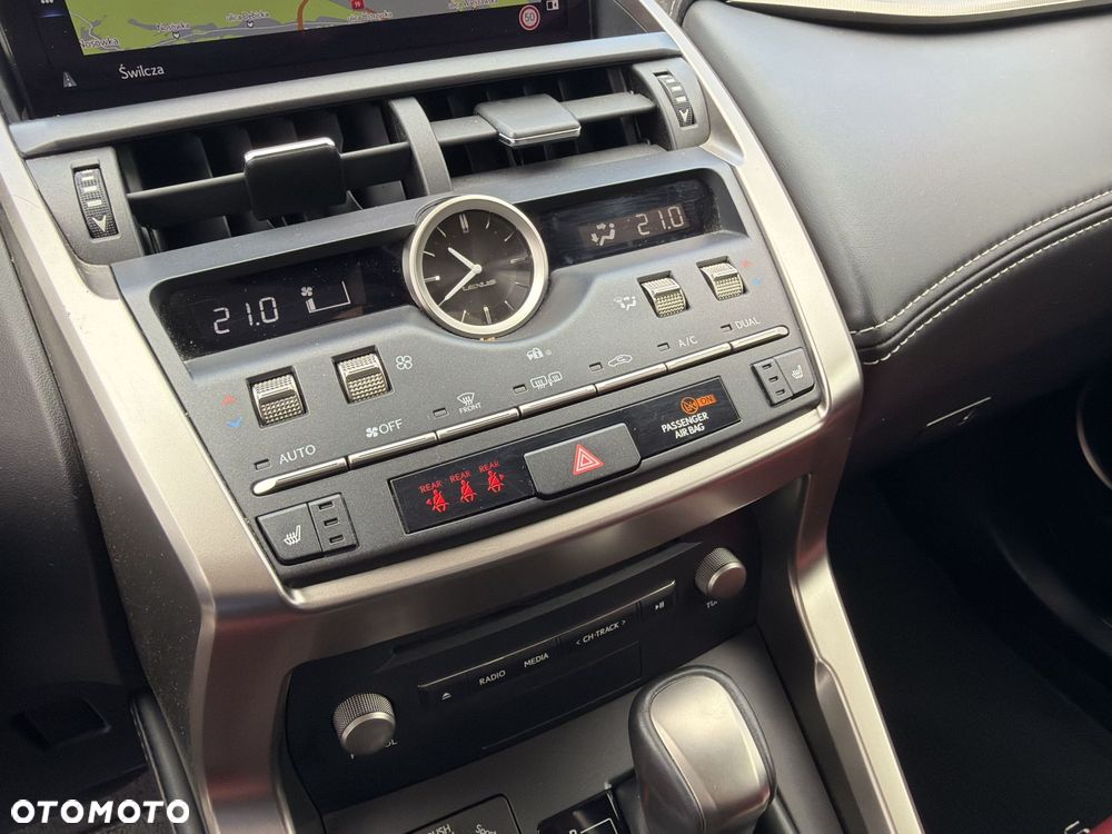 Lexus NX 300h F Impression AWD - 26