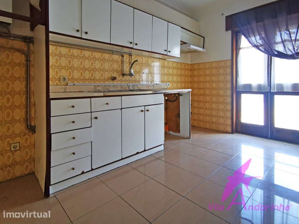 Apartamento T2 a 2 minutos do centro da cidade com garagem fechada. - Grande imagem: 3/13