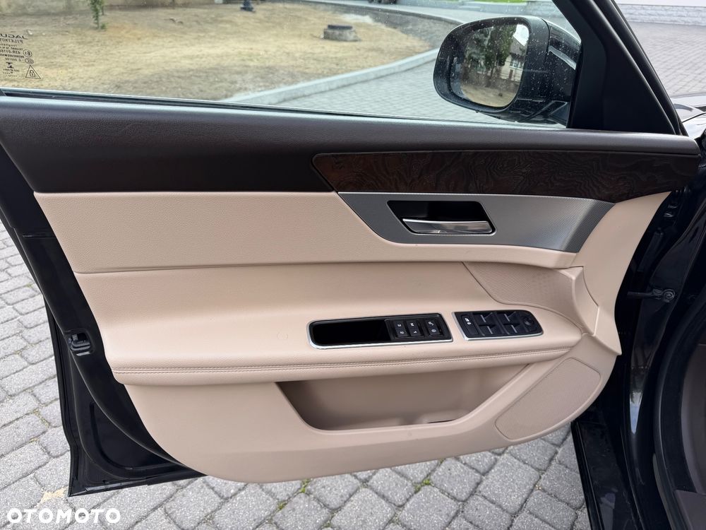 Jaguar XF E-Performance Portfolio - 21