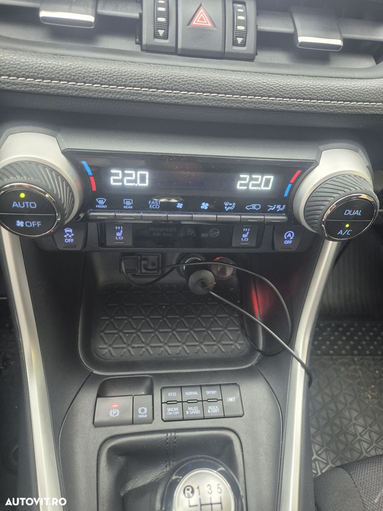 Toyota RAV4 2.0P 6MT AWD Dynamic - 11