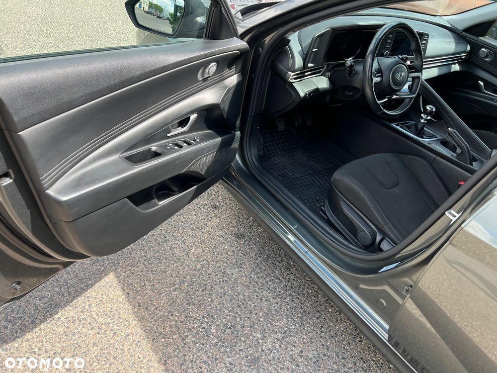 Hyundai Elantra - 15
