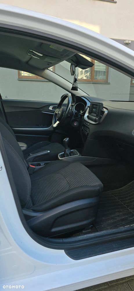 Kia Ceed - 8