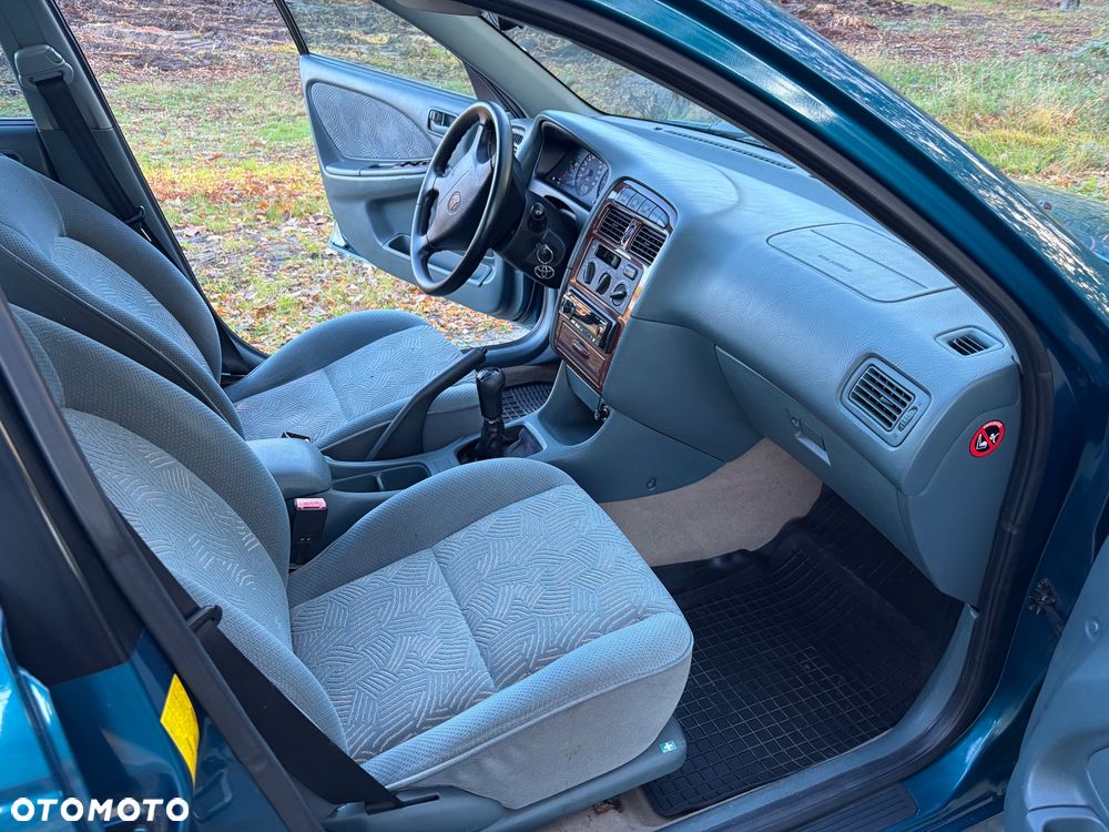 Toyota Avensis 2.0 Sol - 17