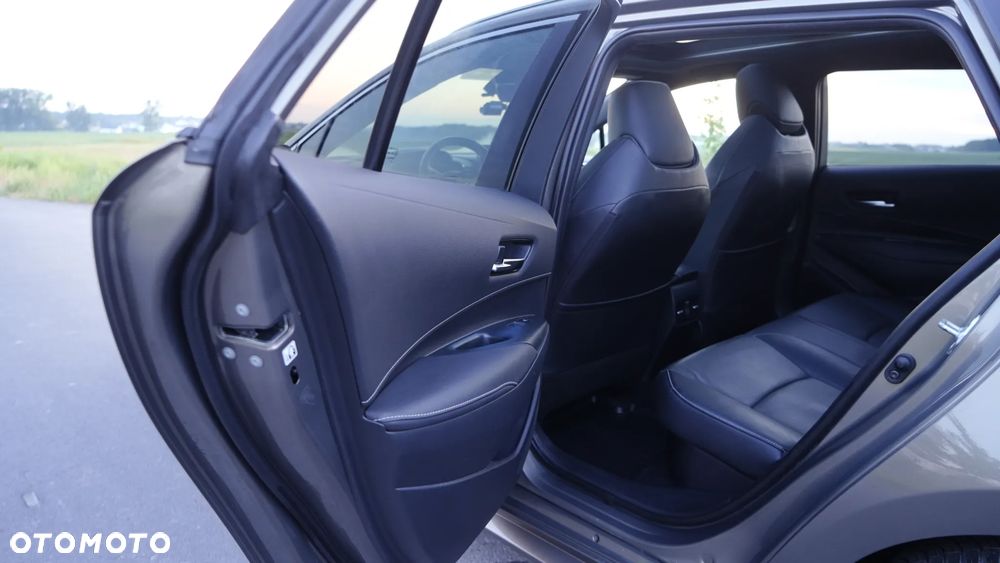 Toyota Corolla 2.0 Hybrid Executive - 25