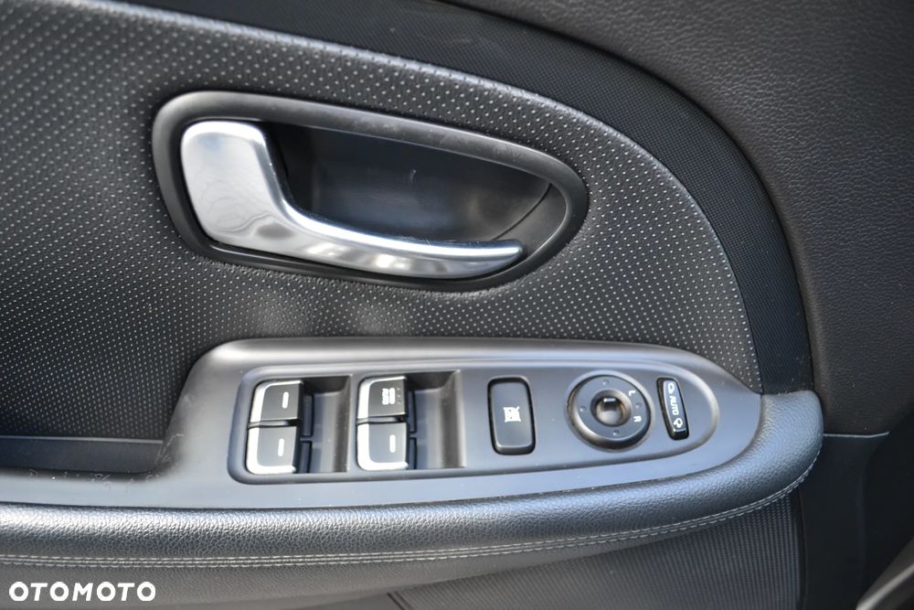 Kia Carens 1.7 CRDi Business Line 7os 7DCT - 26