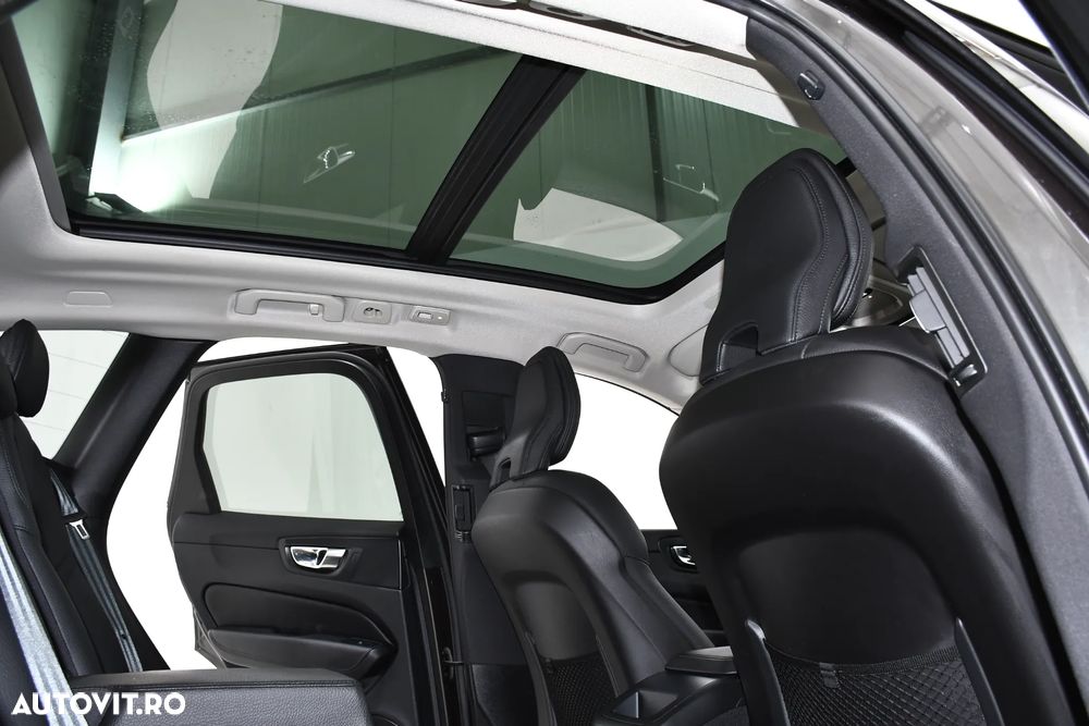 Volvo XC 60 T6 AWD Recharge Geartronic Inscription - 32