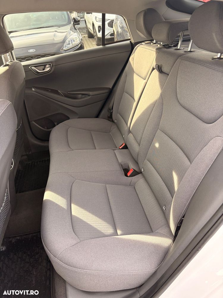 Hyundai IONIQ - 12