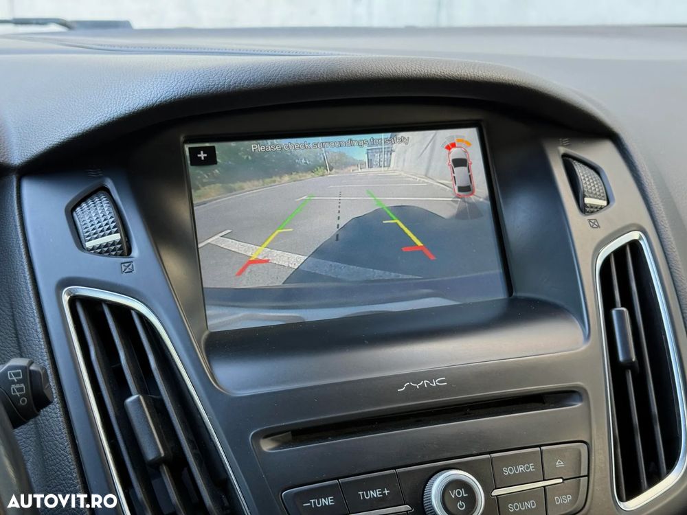 Ford Focus Turnier 1.5 EcoBlue Start-Stopp-System Aut. TITANIUM DESIGN - 19